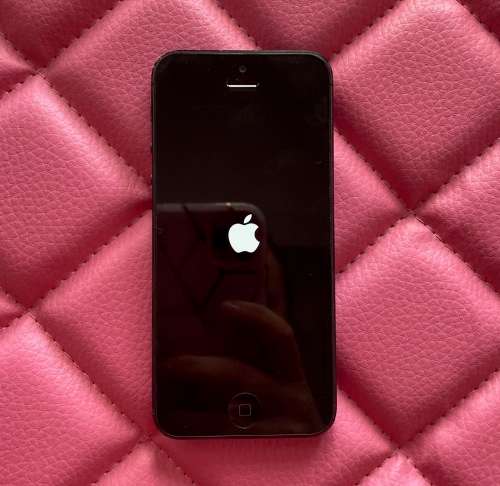 Apple iPhone 5 32GB in black - Pre-owned (FREE SHIPPING) plus FREE case