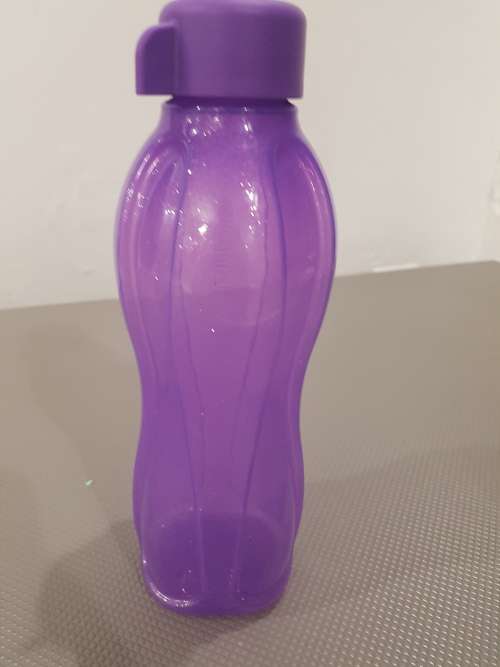 Tupperware 1L Black Water Bottle Screw top lid