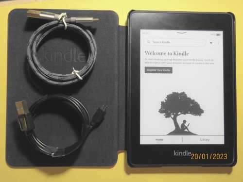 Kindle PaperWhite, Gen. 10, 6` screen, 8 GB Mem + Magnetic Cover + cables