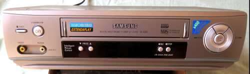SAMSUNG VHS CASSETTE VIDEO RECORDER/PLAYER