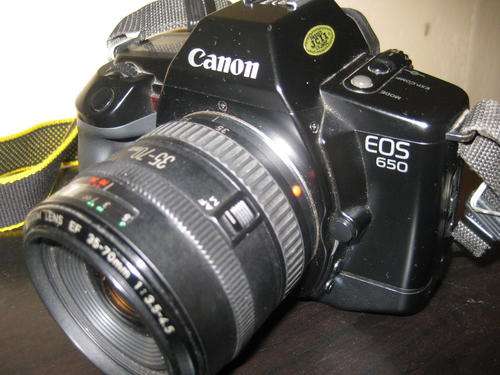 CANON  FILM CAMERA  EOS 650 with 35-70mm CANON   ZOOM LENS