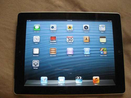 APPLE IPAD 2 16GB , WiFi , BLACK coulour .