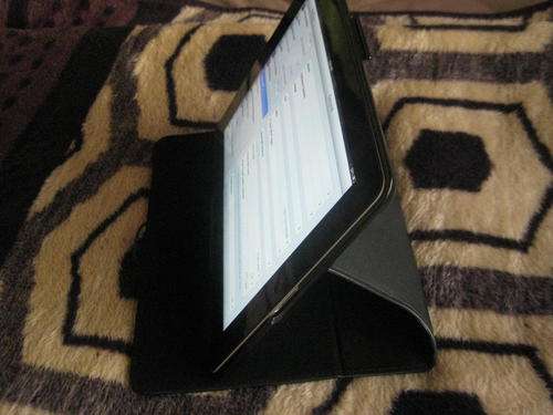 APPLE IPAD 3 16 GB 4G , WIFI like NEW with LEATHER POUCH