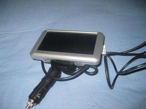 GARMIN NUVI 710 withn original charger ans original mount.