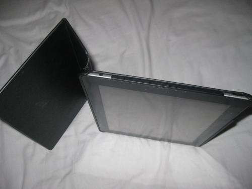 APPLE IPAD 2 16GB 3G , WIFi , BLACK infront , silver at the back with ipad Pouch.