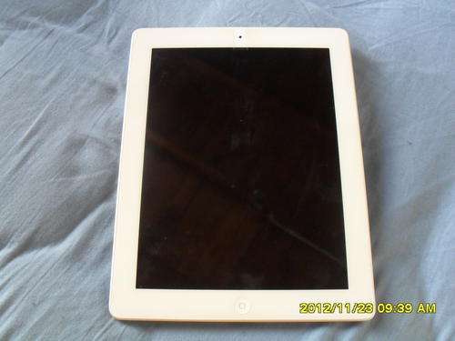APPLE IPAD 3 64 GB WIFI , white coulour + smart pouch .