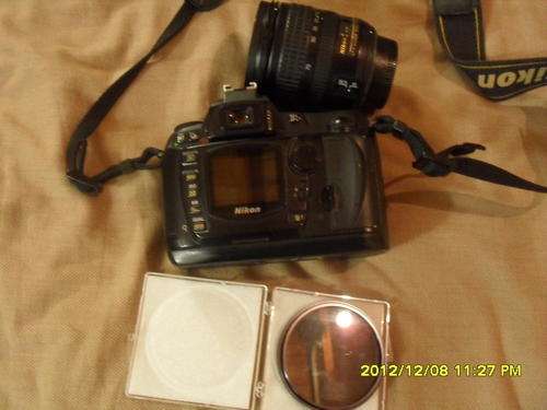 NIKON   D70 + 18-70 mm 1:3.5-4.5G ED  DX with 2 batteries.