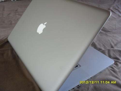 APPLE MACBOOK PRO 17 inch Core 2 duo with black keybord.