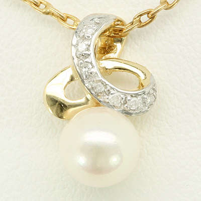 9K Solid Yellow Gold ,Pearl & Diamond Pendant