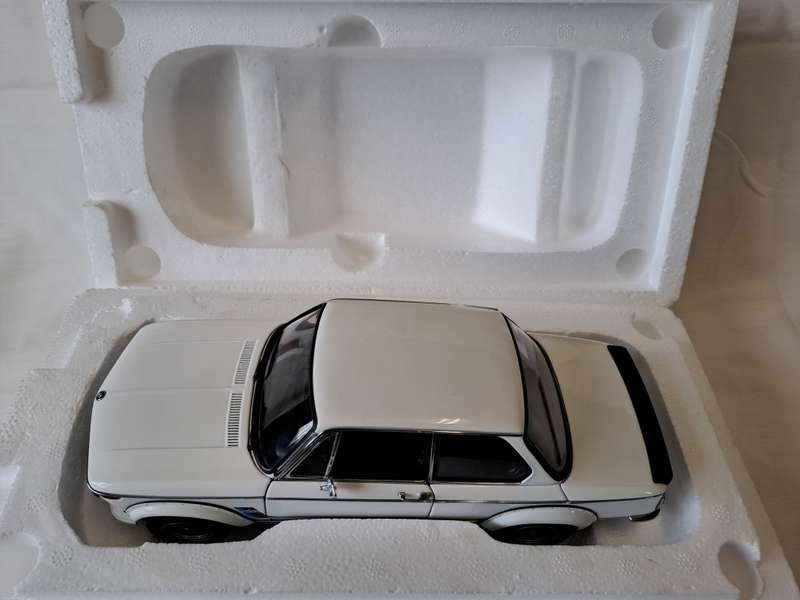 BMW 2002 TURBO Scale 1:18