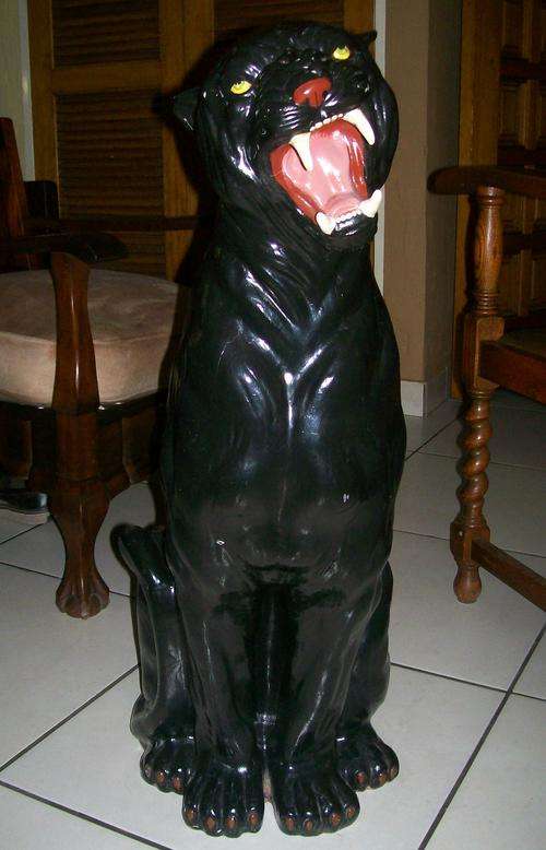 *** AMAZING VINTAGE BLACK PANTHER STATUETTE MADE FROM FIBREGLASS! ***