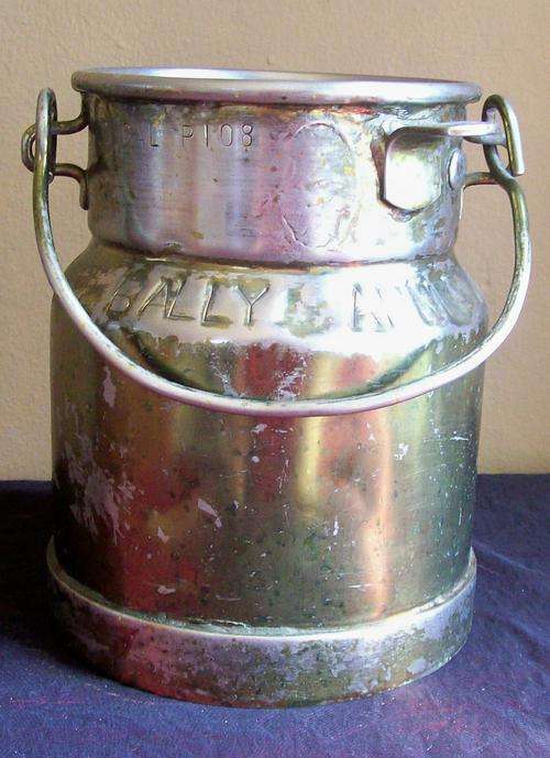 GORGEOUS BALLY ANNE RUSTIC LOOK 1/2 GALLON SOLID METAL MILKCAN WITHOUT LID