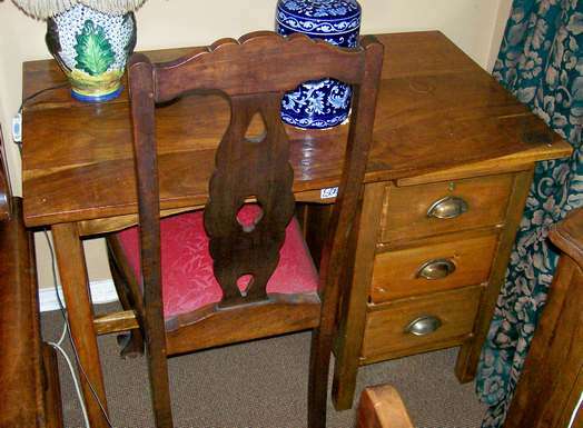 *** VERY OLD SOLID KIAAT LITTLE DESK ***