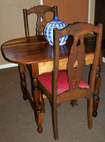*** BEAUTIFUL & SMALL SOLID KIAAT TABLE ***