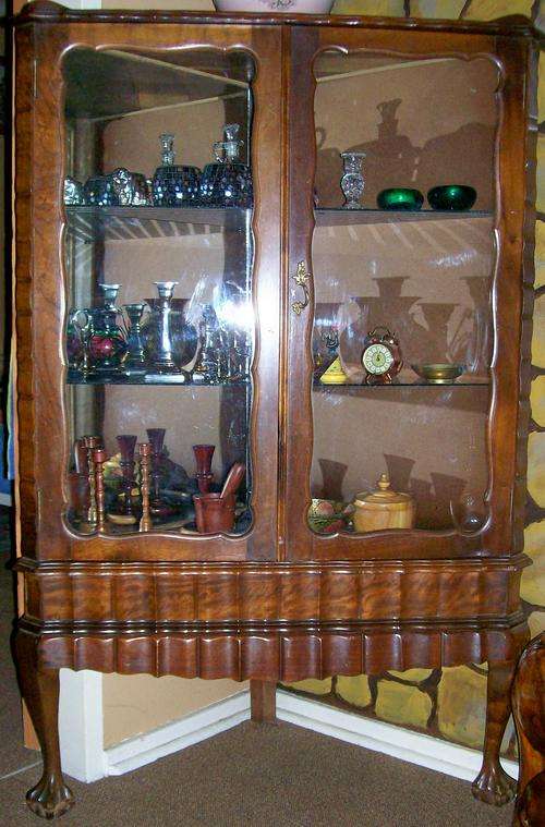 *** BEAUTIFUL BALL & CLAW CORNER UNIT DISPLAY CABINET ***