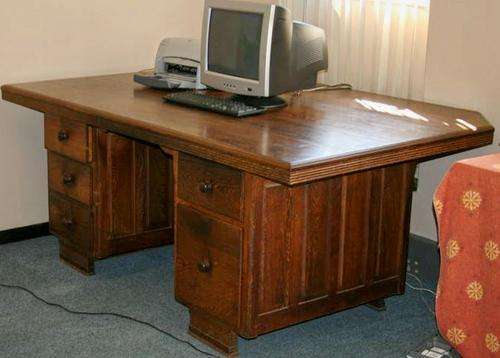 *** STUNNING EXECUTIVE SOLID/SCARCE PARTRIDGE WOOD DESK ***