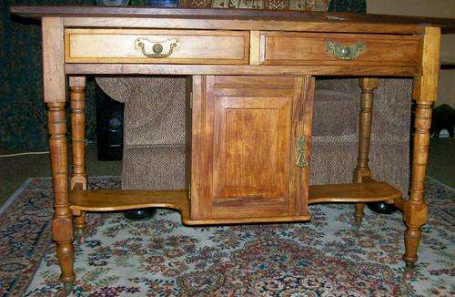 *** STUNNING SOLID WOOD WASH STAND ON CASTORS ! ***
