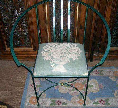 *** LOVELY AND VERY STRONG (AND LARGE) WROUGHT IRON CHAIR ***