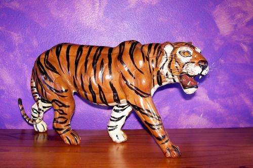 *** STUNNING TIGER ORNAMENT MADE FROM GENUINE LEATHER !!! ***