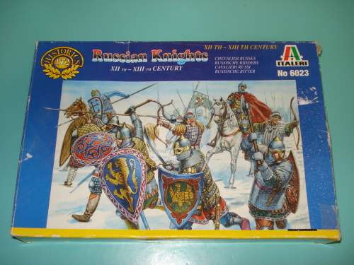 Italeri Russian knight warriors medieval armour plastic soldiers model kit numbers: 6023 opened