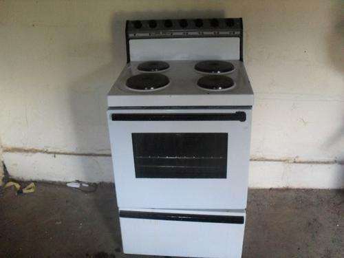 Kelvinator 4 plate stove with warming draw