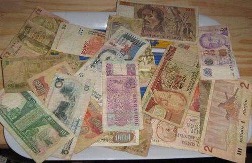 28 OLD BANK NOTES