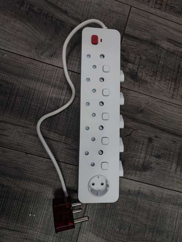 Surge secure power protector multiplug with sockets