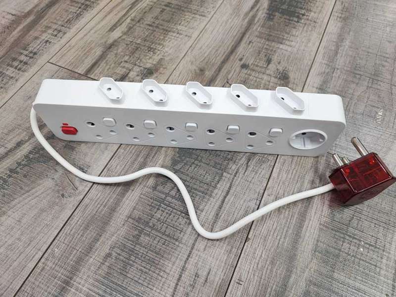 Surge secure power protector multiplug with sockets