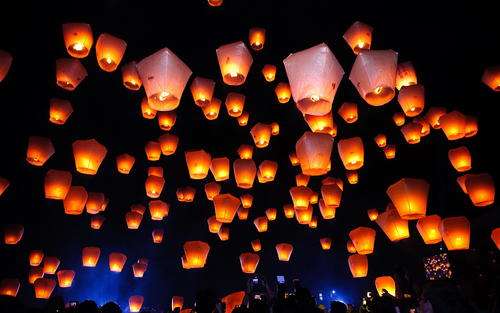 10 Coloured Large Sky Lanterns