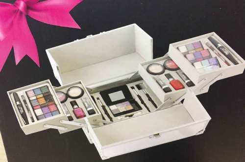 Magic Color Make up kit , with carry case!!!!!!!!!!!