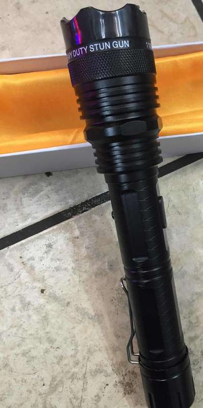 1108 type  high-duty Self-defensive Flashlight Stun Gun with torchlight