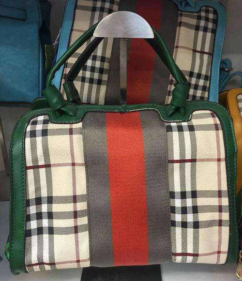 elegant lady's fashional hand bag for whole year ( Good quality )