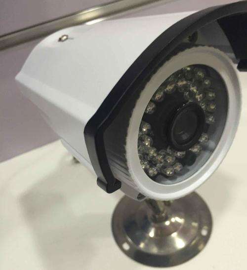 8mm lens 1200TVL nightvision and waterproof CCTV camera with one pcs bracket !( Good quality 30M  )