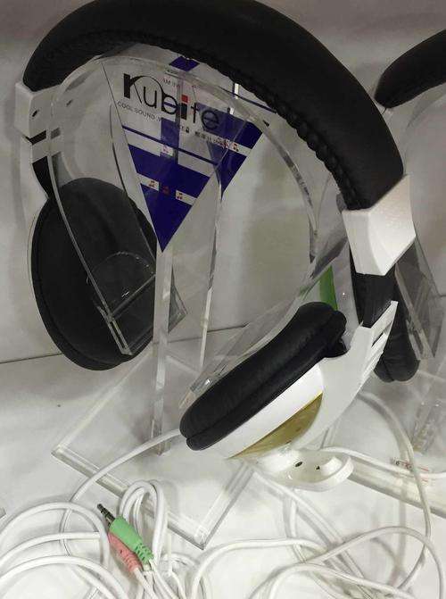 ON PROMOTION !!!!!!    HALF PRICE SELL ,  WIRED HEAD PHONE , Good quality !