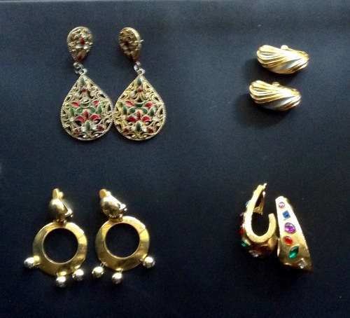 Costume jewellery set with free earrings, brooch, and 4 pairs