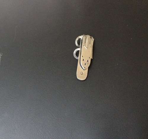 Vintage fur clip with mother of pearl type finish
