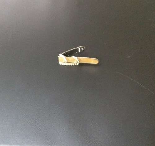 Vintage fur clip with mother of pearl type finish