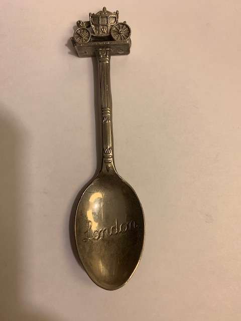 3D Spoon collectors! Spoon with Royal carriage in 3D Marked silver plated, British made