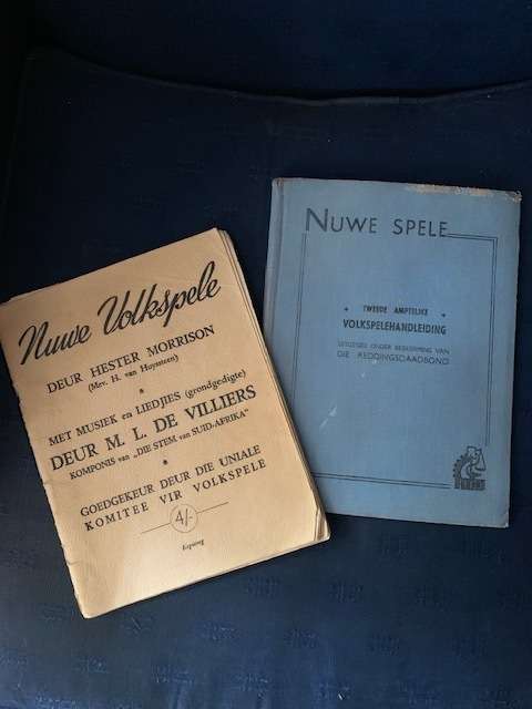 Nuwe Volkspele deur M.L. de Villiers and Nuwe Spele uitgegee Die Reddingsdaadbond, SIGNED copy Two