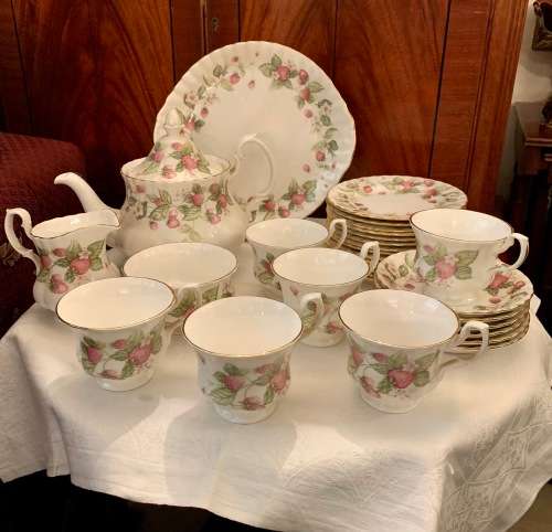 Royal Albert Lyndale 42 piece Tea Set