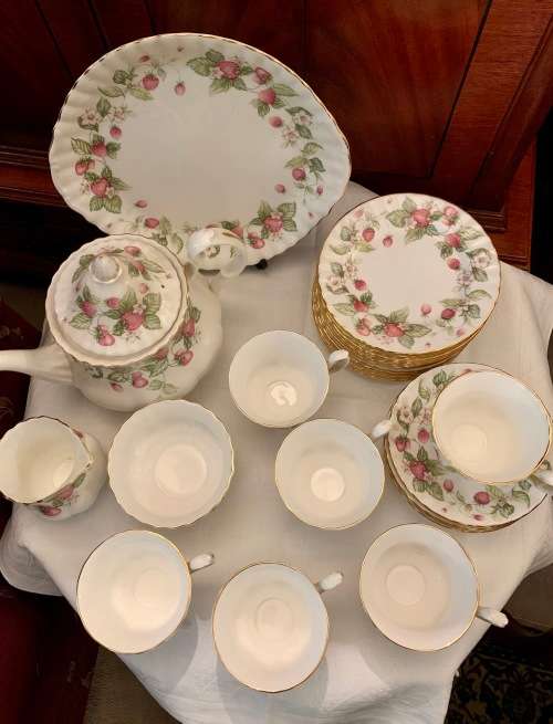 Royal Albert Lyndale 42 piece Tea Set