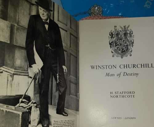 Churchill, man of Destiny, Gifts to a Hero, Warlord , RAF Pilot badge, set of four includ