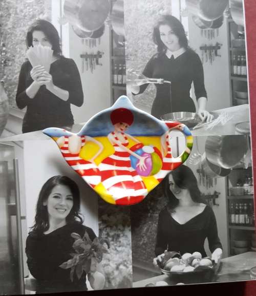 Nigellisma  Nigella and Sue Janson Beach Babes