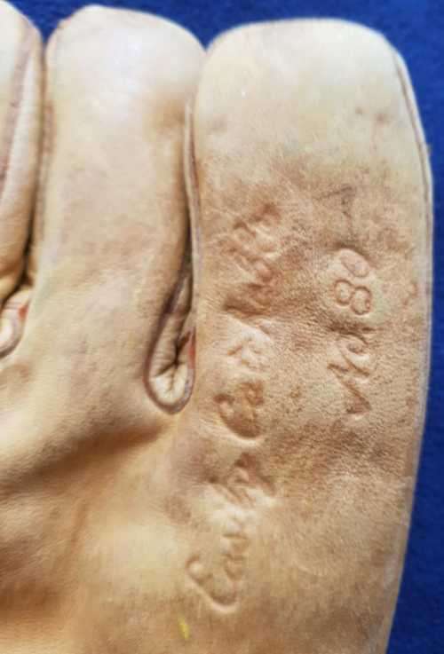 Vintage baseball glove. Made in Japan.