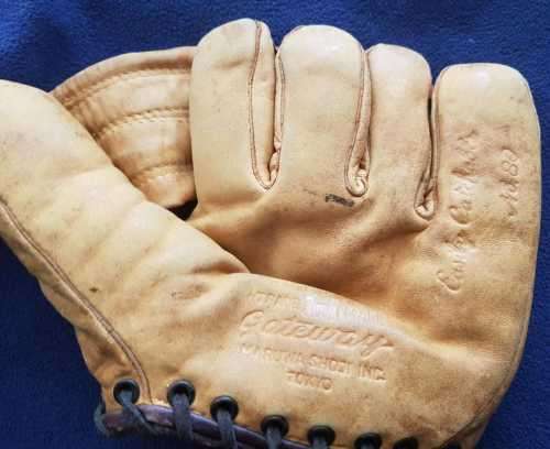 Vintage baseball glove. Made in Japan.