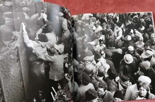 The Wall Signed copy !  Images and Offerings from the Vietnam Veterans Memorial