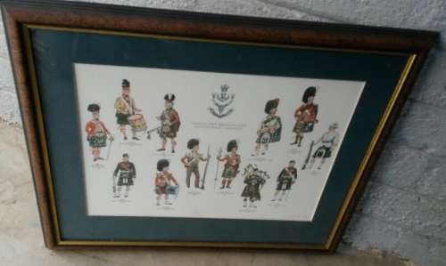 FRAMED PRINT SHOWING UNIFORMS HISTORY OF THE QUEENS OWN HIGHLANDERS, SCOTLAND ARTIST DOUG MILITARY