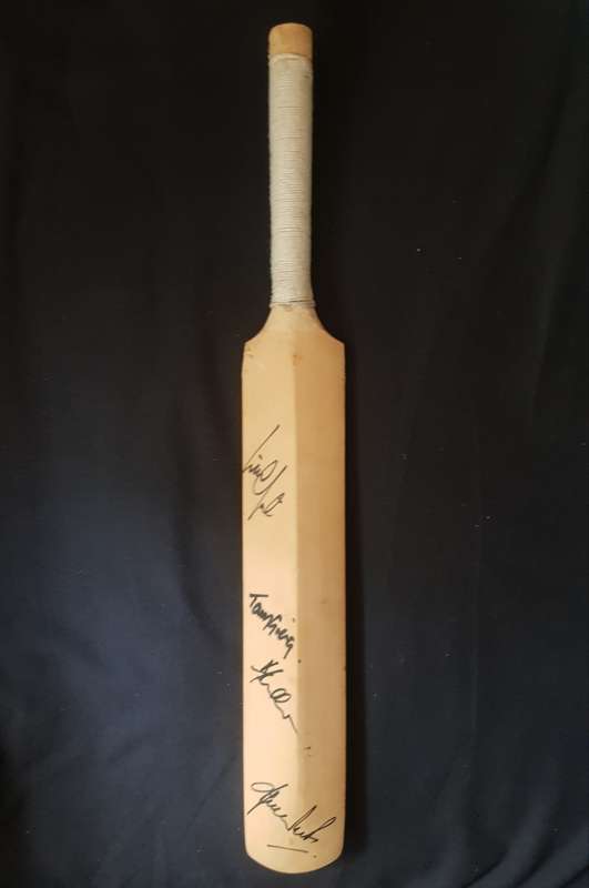 CRICKET SIGNED SHANE WARNE TONY GREIG CRICKET BAT