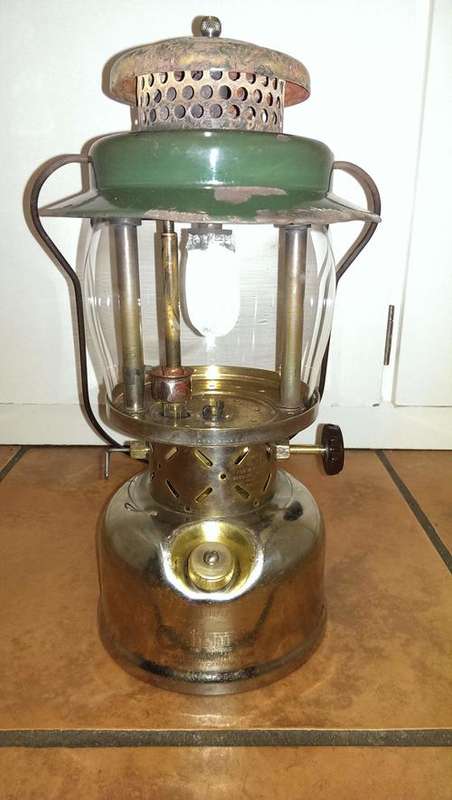 RARE CANADIAN 237 COLEMAN KEROSENE LANTERN 1948