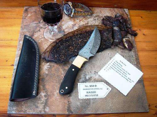 BILTONG  knife in Damascus steel. Bone Handle, leather sheath. Was R 1950.00. NOW ONLY R899.00